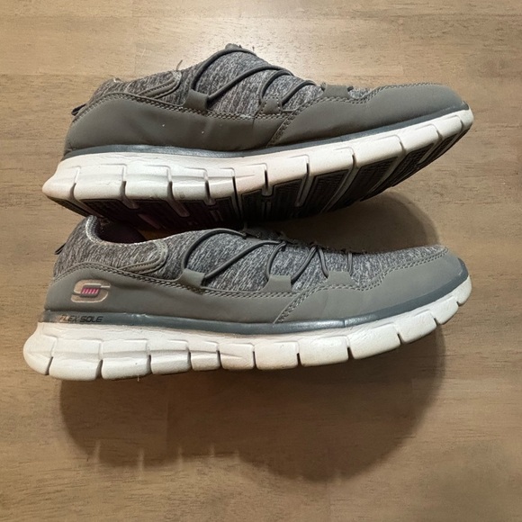 Skechers Slip On Sport Gray/Pink Sneakers Size 8 - Picture 3 of 5